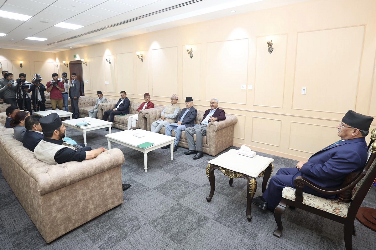 प्रधानमन्त्रीले बोलाएको शीर्ष नेताको बैठकमा गएनन् केपी ओली